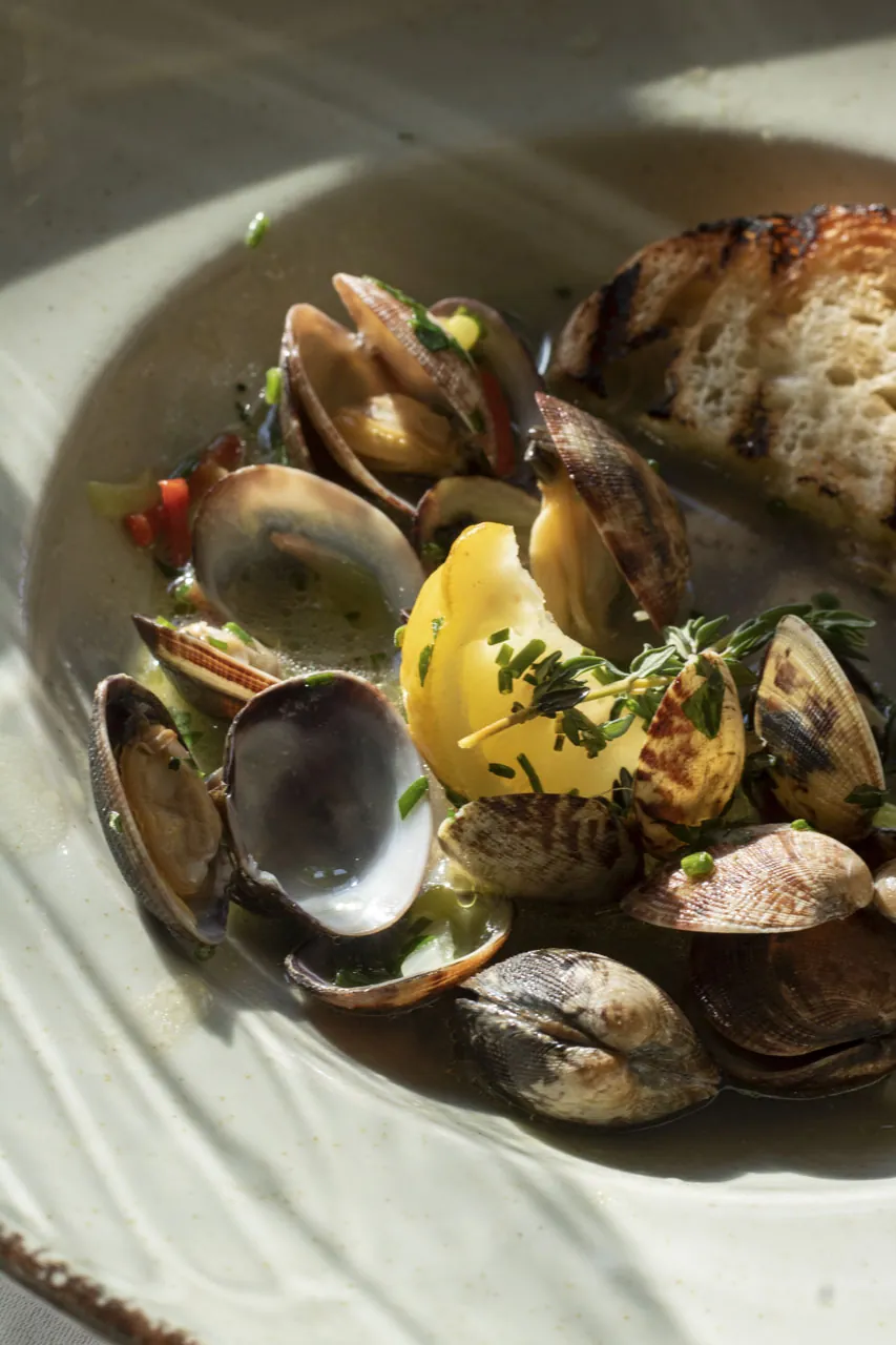 Vongole met geroosterd brood